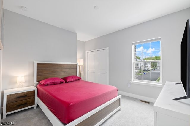18 Mccluskey Pl, Morris Plains Boro, NJ 07950