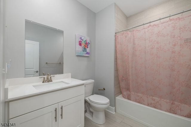 18 Mccluskey Pl, Morris Plains Boro, NJ 07950
