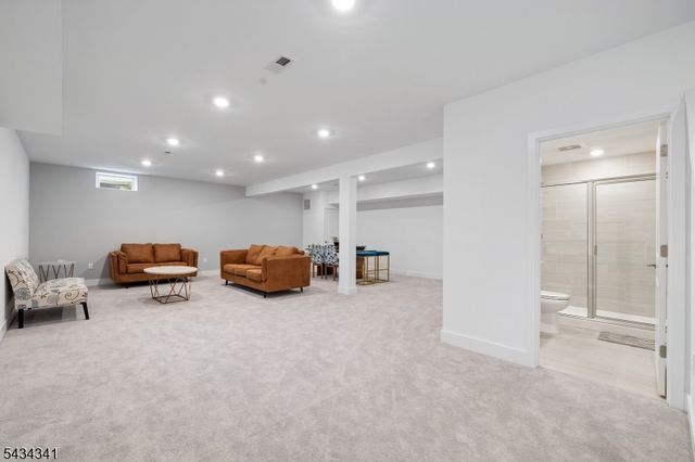 18 Mccluskey Pl, Morris Plains Boro, NJ 07950