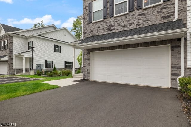 18 Mccluskey Pl, Morris Plains Boro, NJ 07950
