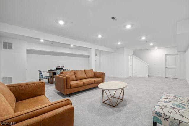 18 Mccluskey Pl, Morris Plains Boro, NJ 07950