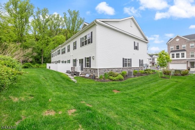18 Mccluskey Pl, Morris Plains Boro, NJ 07950