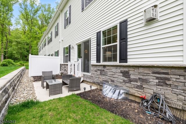 18 Mccluskey Pl, Morris Plains Boro, NJ 07950