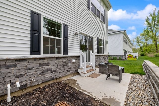 18 Mccluskey Pl, Morris Plains Boro, NJ 07950