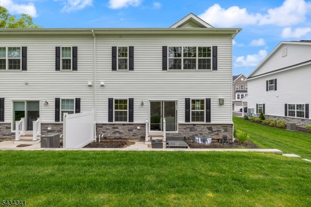 18 Mccluskey Pl, Morris Plains Boro, NJ 07950