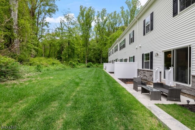 18 Mccluskey Pl, Morris Plains Boro, NJ 07950