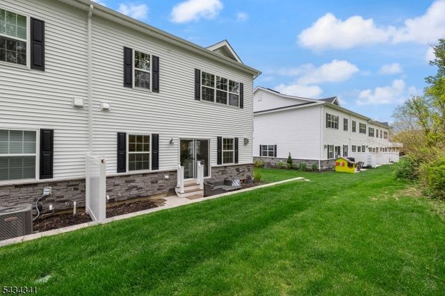 18 Mccluskey Pl, Morris Plains Boro, NJ 07950