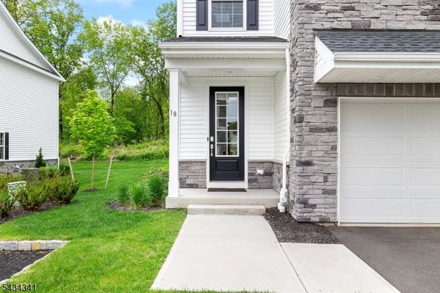 18 Mccluskey Pl, Morris Plains Boro, NJ 07950