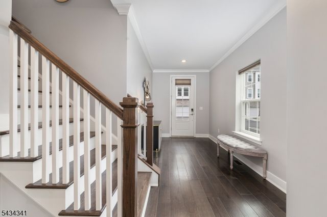 18 Mccluskey Pl, Morris Plains Boro, NJ 07950