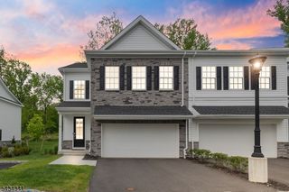 18 Mccluskey Pl, Morris Plains Boro, NJ 07950