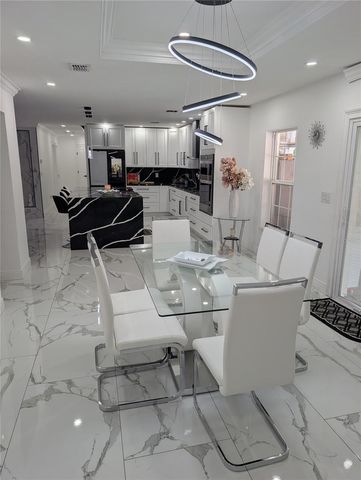 911 BEAR LAKE ROAD, Apopka, FL 32703