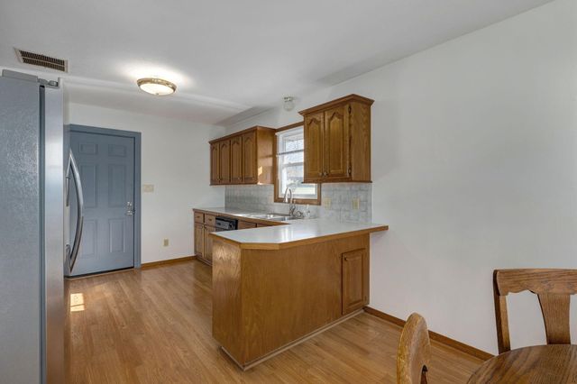 2672 W Village Terrace, Springfield, MO 65810