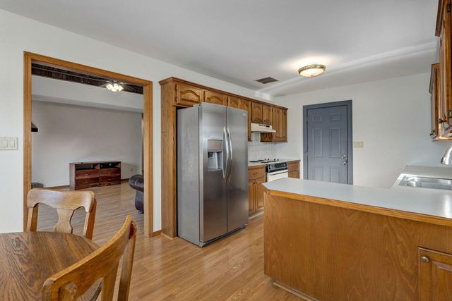 2672 W Village Terrace, Springfield, MO 65810