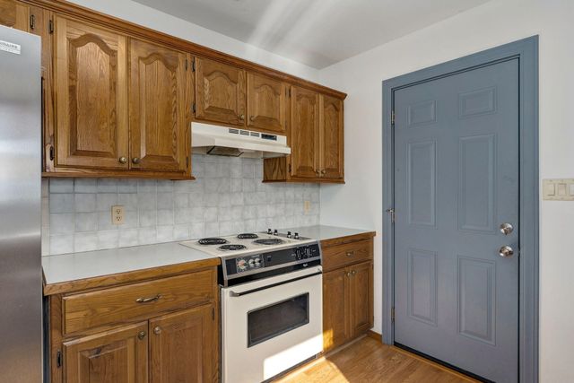 2672 W Village Terrace, Springfield, MO 65810