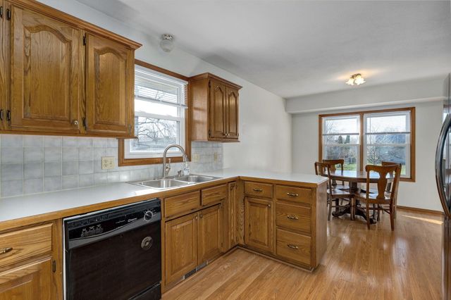 2672 W Village Terrace, Springfield, MO 65810