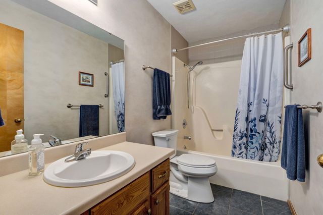 2672 W Village Terrace, Springfield, MO 65810