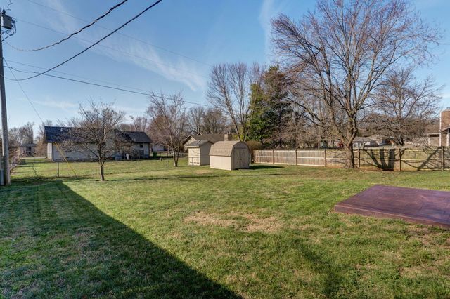 2672 W Village Terrace, Springfield, MO 65810