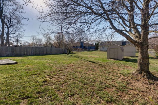 2672 W Village Terrace, Springfield, MO 65810