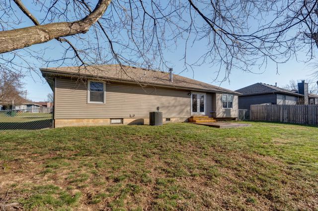 2672 W Village Terrace, Springfield, MO 65810