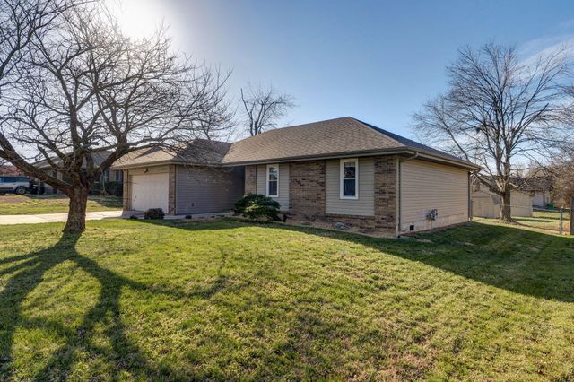 2672 W Village Terrace, Springfield, MO 65810