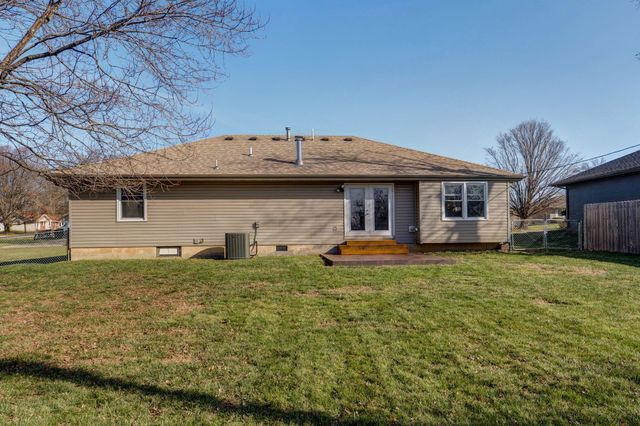 2672 W Village Terrace, Springfield, MO 65810