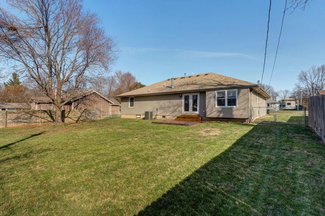 2672 W Village Terrace, Springfield, MO 65810