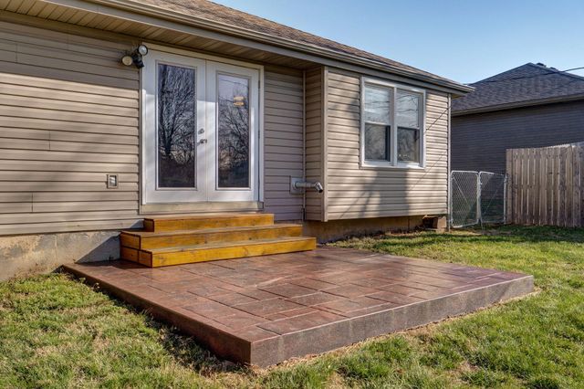 2672 W Village Terrace, Springfield, MO 65810