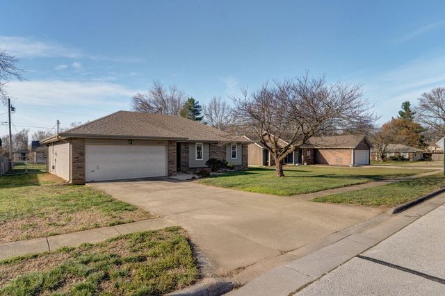 2672 W Village Terrace, Springfield, MO 65810