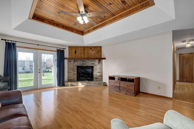 2672 W Village Terrace, Springfield, MO 65810