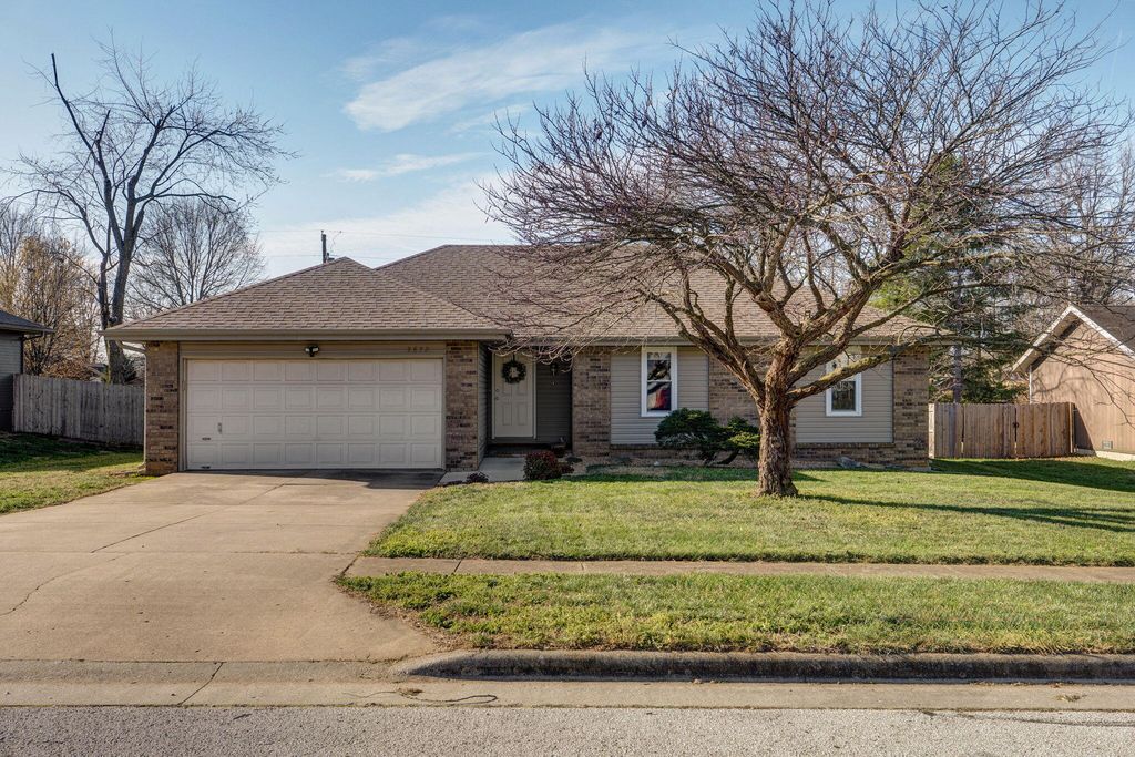 2672 W Village Terrace, Springfield, MO 65810