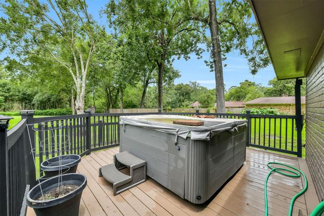1107 Myrtlewood Drive, Friendswood, TX 77546
