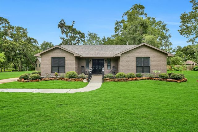 1107 Myrtlewood Drive, Friendswood, TX 77546