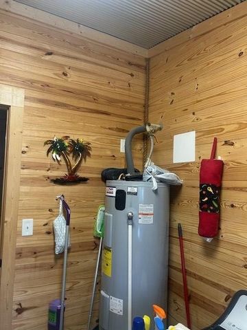 100 Camelot Dr, Camden, TN 38320