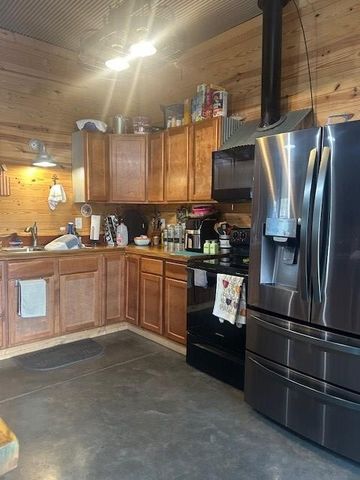 100 Camelot Dr, Camden, TN 38320