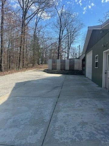 100 Camelot Dr, Camden, TN 38320