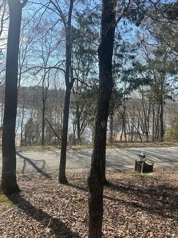 100 Camelot Dr, Camden, TN 38320