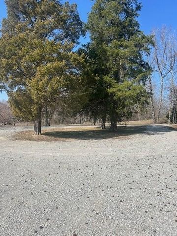 100 Camelot Dr, Camden, TN 38320