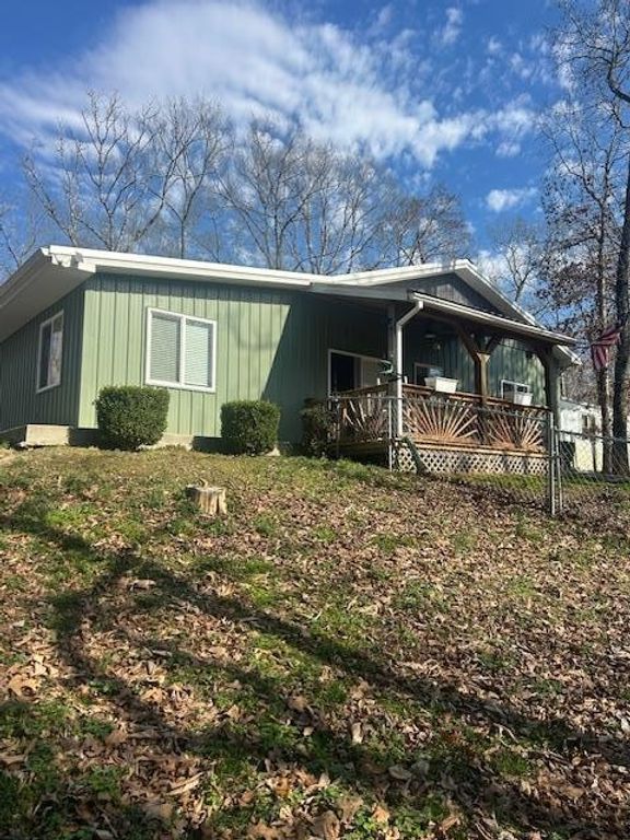 100 Camelot Dr, Camden, TN 38320