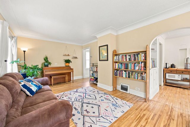 4042 Queen Avenue N, Minneapolis, MN 55412