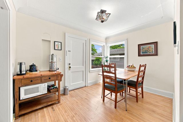4042 Queen Avenue N, Minneapolis, MN 55412