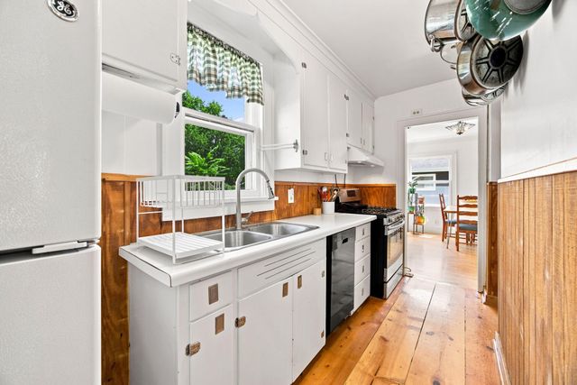 4042 Queen Avenue N, Minneapolis, MN 55412