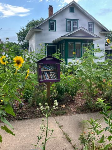 4042 Queen Avenue N, Minneapolis, MN 55412