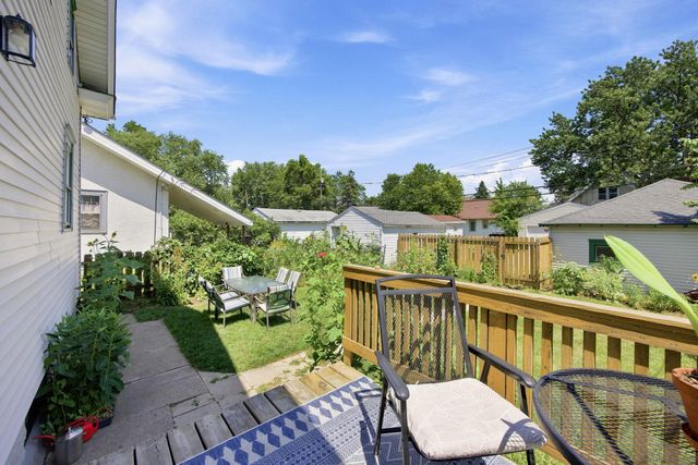 4042 Queen Avenue N, Minneapolis, MN 55412
