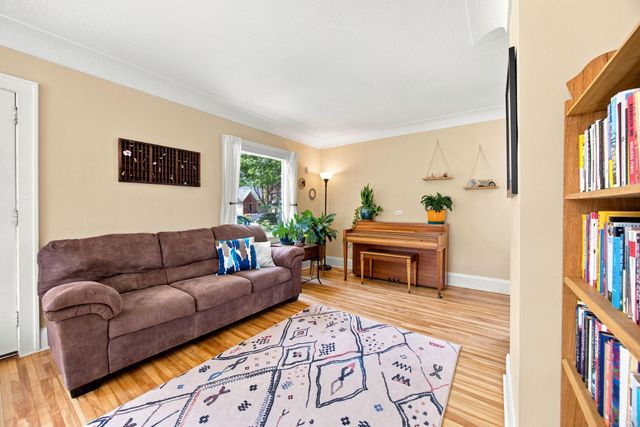 4042 Queen Avenue N, Minneapolis, MN 55412