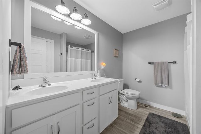 1429 Applewood Drive, Fairfax, IA 52228