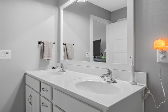 1429 Applewood Drive, Fairfax, IA 52228