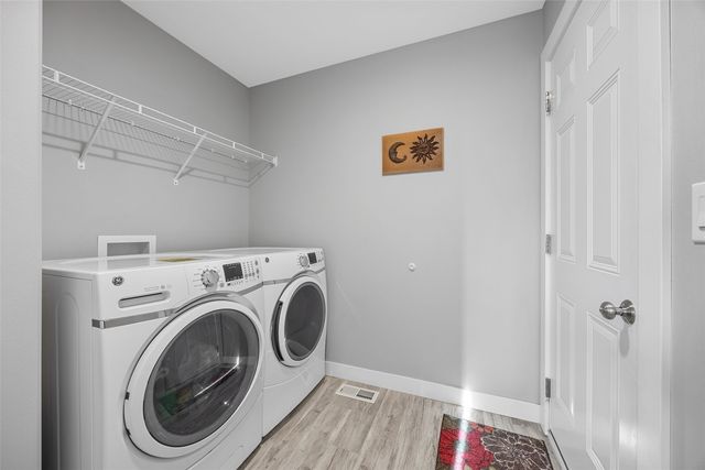 1429 Applewood Drive, Fairfax, IA 52228