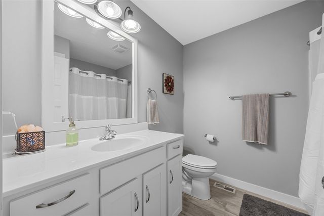 1429 Applewood Drive, Fairfax, IA 52228