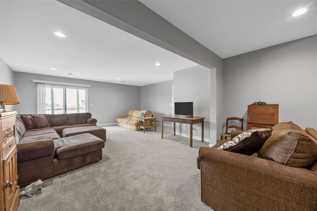 1429 Applewood Drive, Fairfax, IA 52228