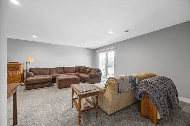 1429 Applewood Drive, Fairfax, IA 52228